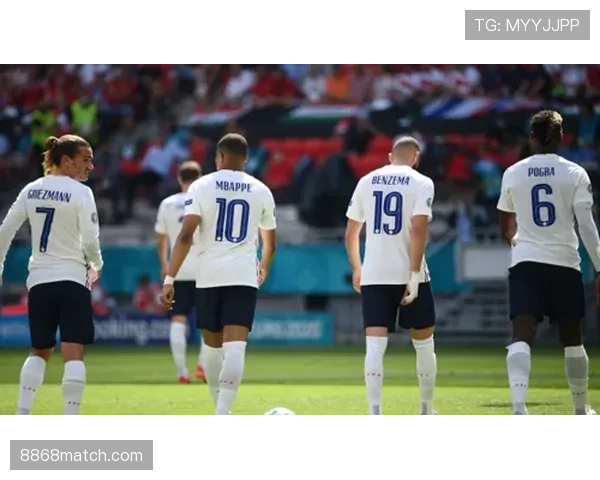 本泽马与阿圭罗的中锋战术价值差异：进攻效率背后的体系适配与角色执行