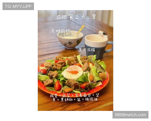 莱万每天凌晨四点喝黑咖啡啃鸡胸肉，老婆说他闻起来像健身房的抹布